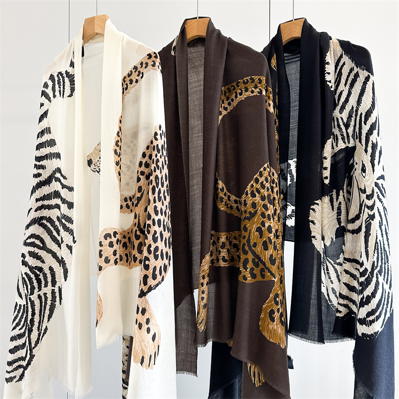 Löwenmuster, Quasten, Kaschmir – Winter Clothing Hong Kong Bewertung und Preis
